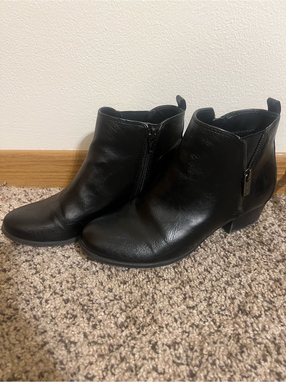 Unisa Womens Black Leather Booties Size 8 Double Zipper